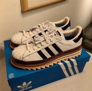 Women's Adidas sneakers with corrugated soles